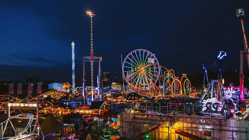 Hosting a Christmas Party? You Need a HOLOWHAS Ultra/Plus